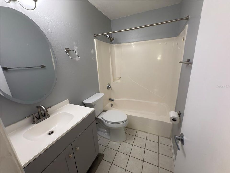 合同活跃: $800,000 (4 贝兹, 2 浴室, 1860 平方英尺)