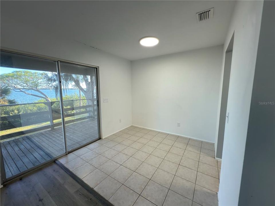 合同活跃: $800,000 (4 贝兹, 2 浴室, 1860 平方英尺)