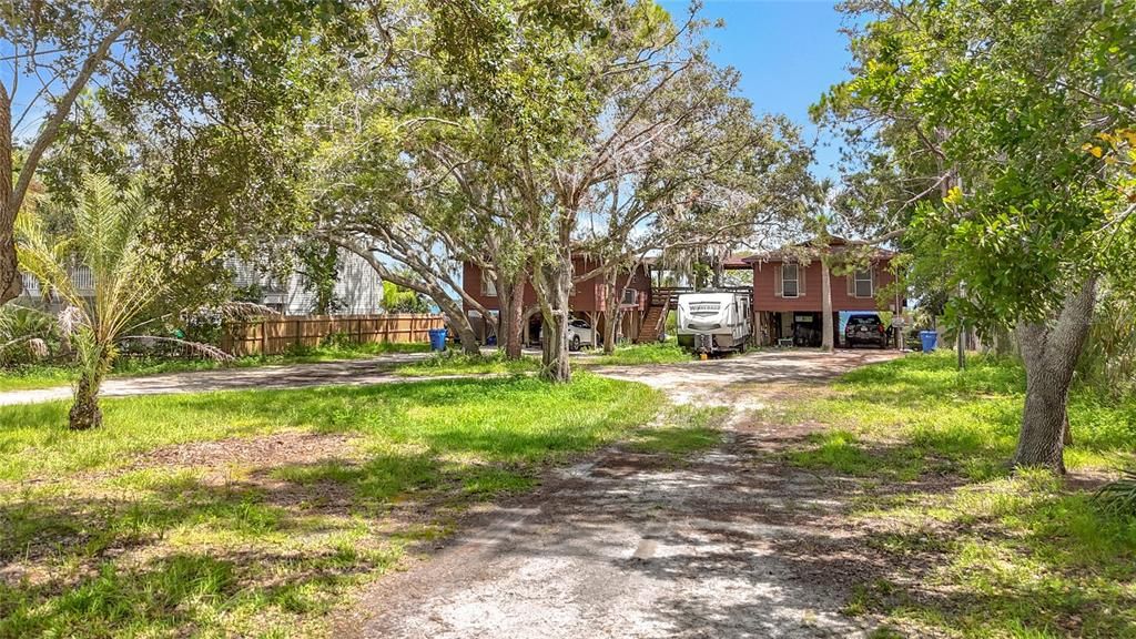 合同活跃: $800,000 (4 贝兹, 2 浴室, 1860 平方英尺)