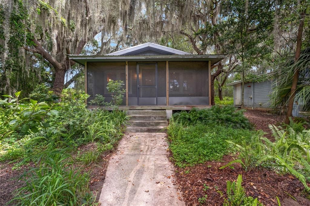 Active With Contract: $510,000 (2 beds, 1 baths, 1008 Square Feet)