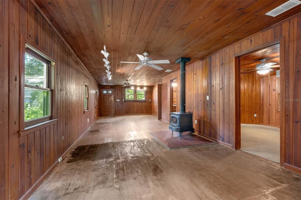 Active With Contract: $510,000 (2 beds, 1 baths, 1008 Square Feet)