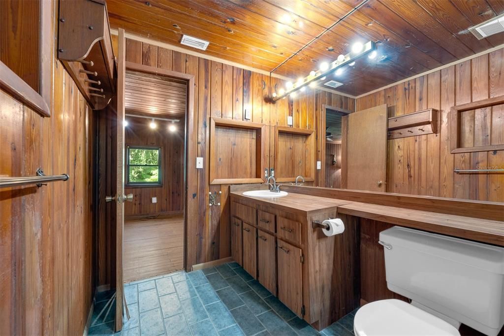 Active With Contract: $510,000 (2 beds, 1 baths, 1008 Square Feet)