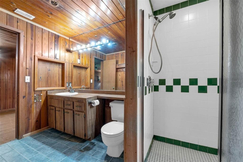 Active With Contract: $510,000 (2 beds, 1 baths, 1008 Square Feet)