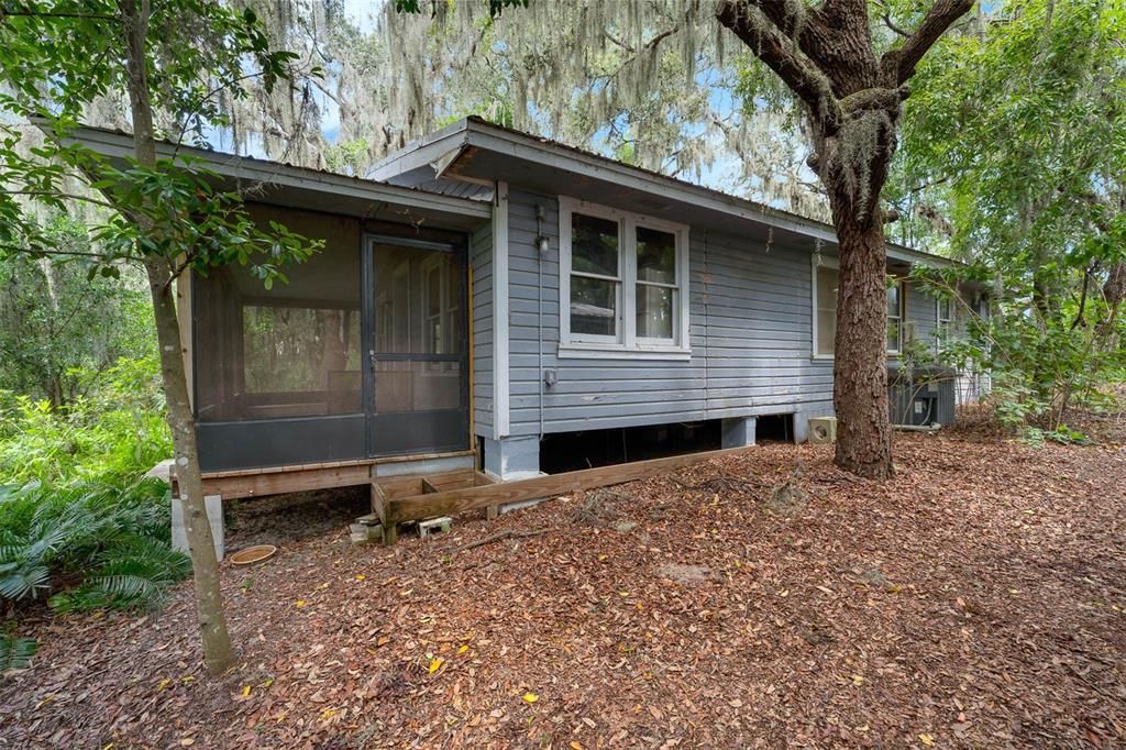 Active With Contract: $510,000 (2 beds, 1 baths, 1008 Square Feet)