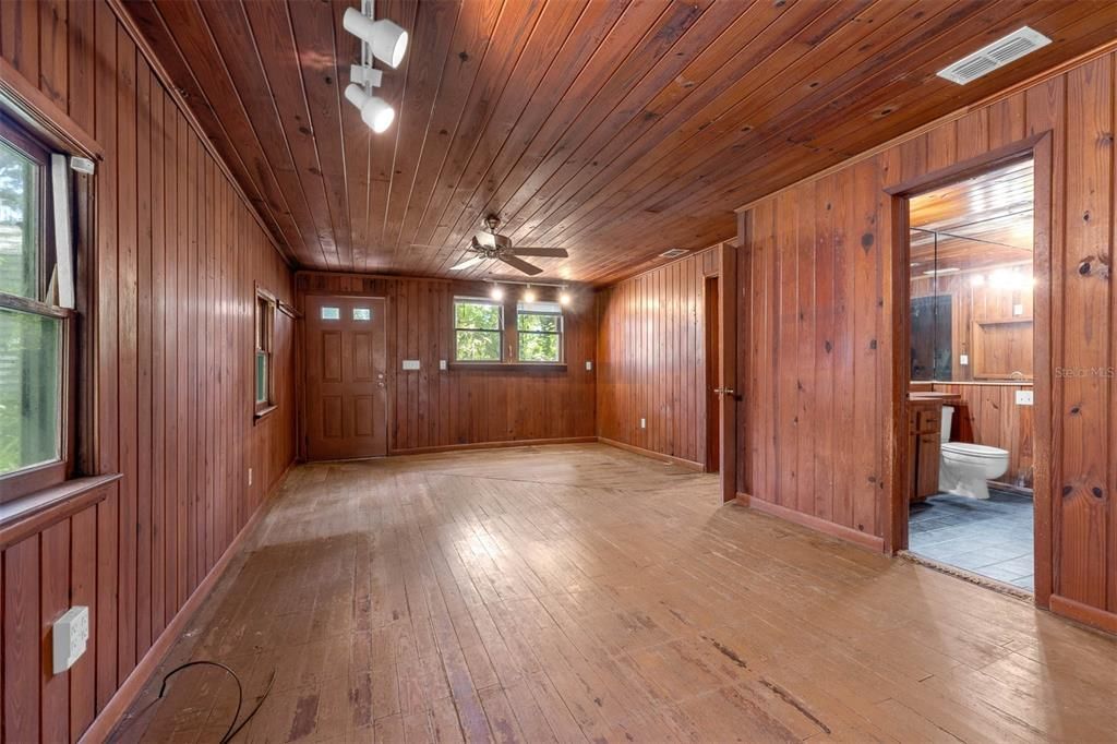 Active With Contract: $510,000 (2 beds, 1 baths, 1008 Square Feet)