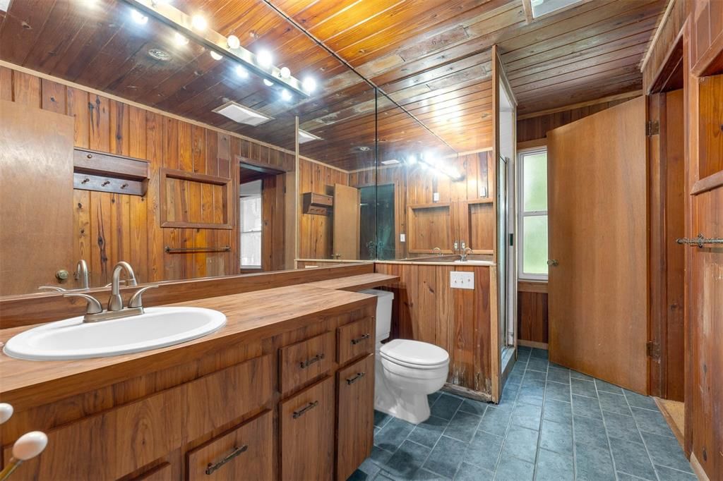 Active With Contract: $510,000 (2 beds, 1 baths, 1008 Square Feet)