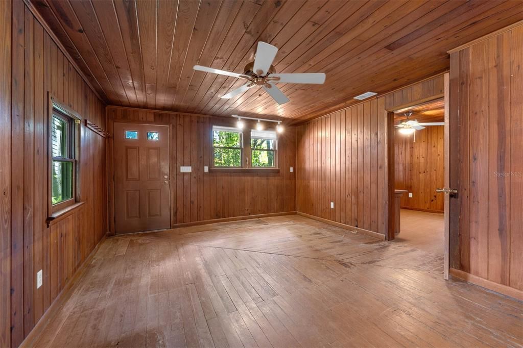 Active With Contract: $510,000 (2 beds, 1 baths, 1008 Square Feet)