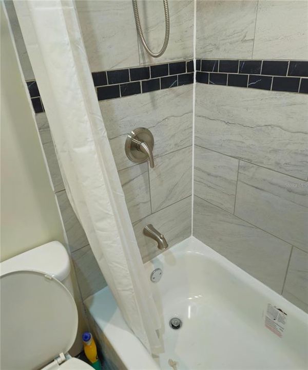 待售: $639,000 (32 贝兹, 0 浴室, 3233 平方英尺)