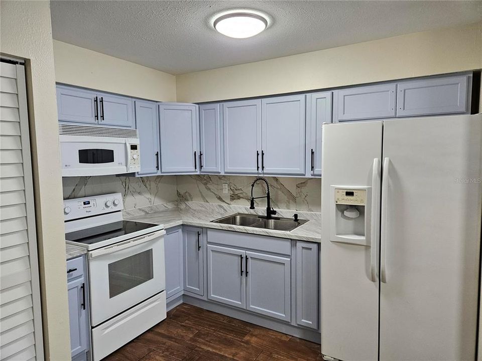 待售: $639,000 (32 贝兹, 0 浴室, 3233 平方英尺)