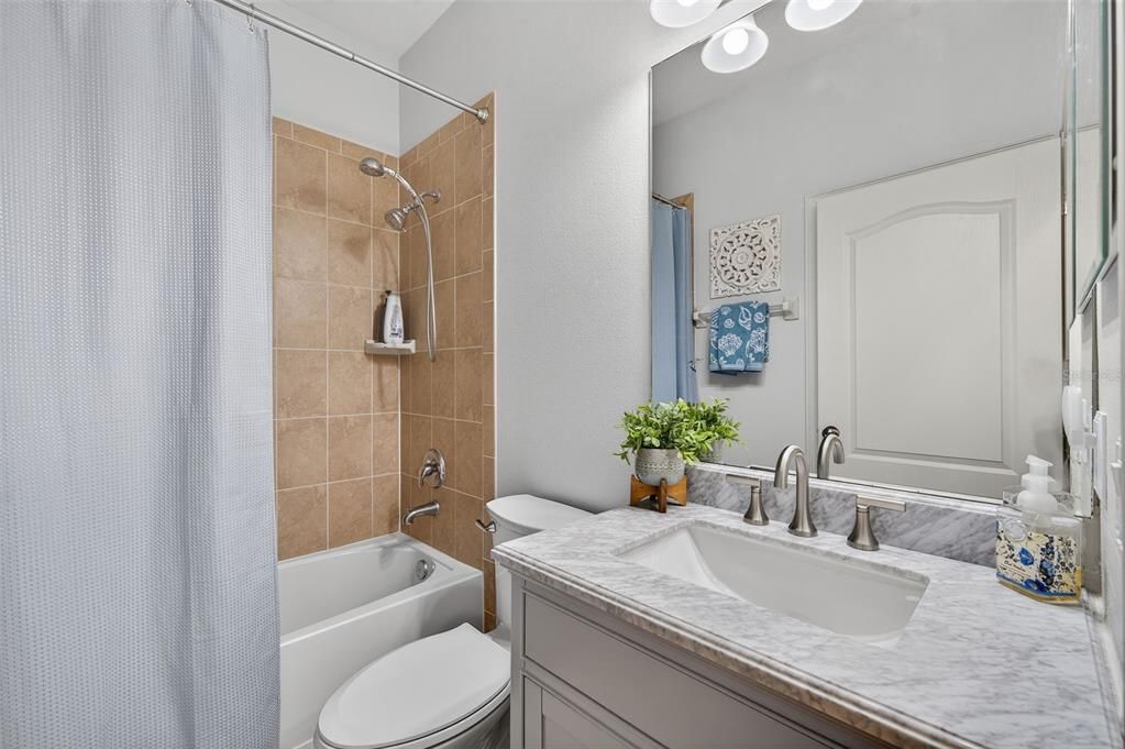 合同活跃: $650,000 (4 贝兹, 3 浴室, 2918 平方英尺)