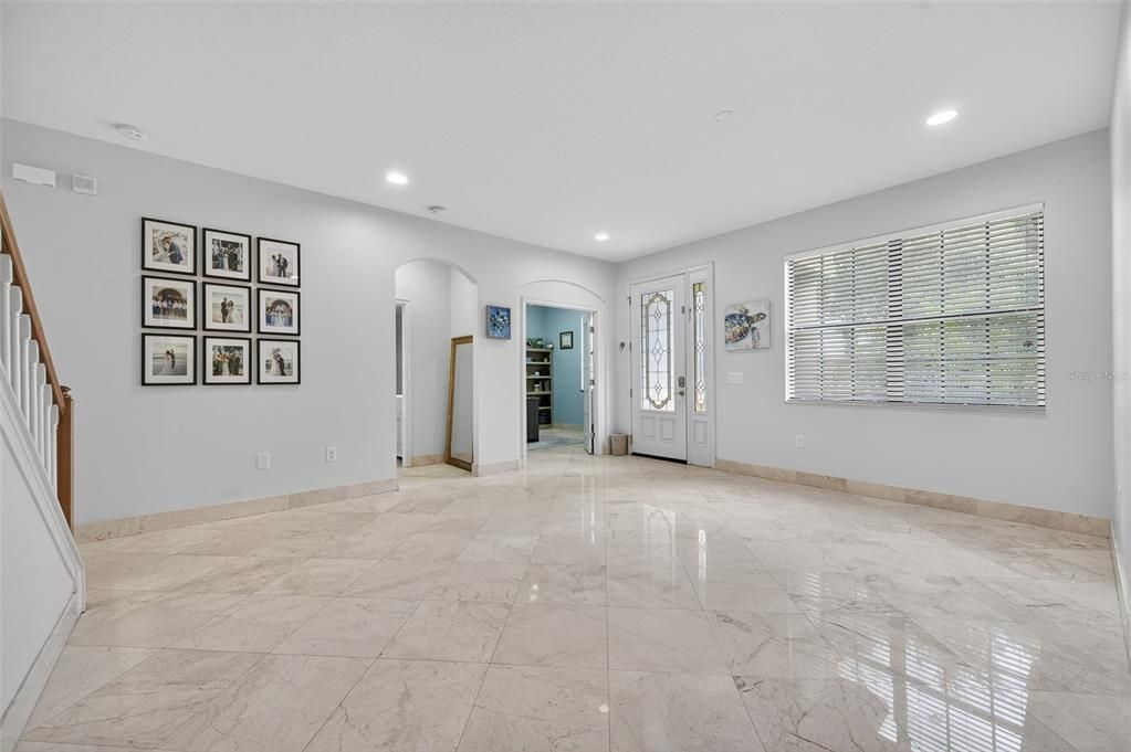 合同活跃: $650,000 (4 贝兹, 3 浴室, 2918 平方英尺)