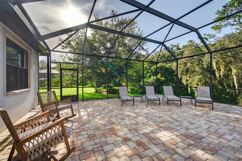 合同活跃: $650,000 (4 贝兹, 3 浴室, 2918 平方英尺)