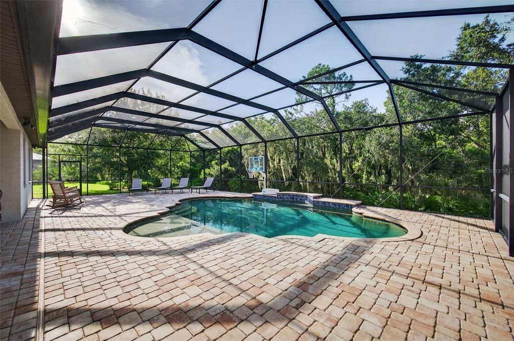 合同活跃: $650,000 (4 贝兹, 3 浴室, 2918 平方英尺)