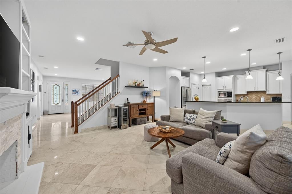 合同活跃: $650,000 (4 贝兹, 3 浴室, 2918 平方英尺)