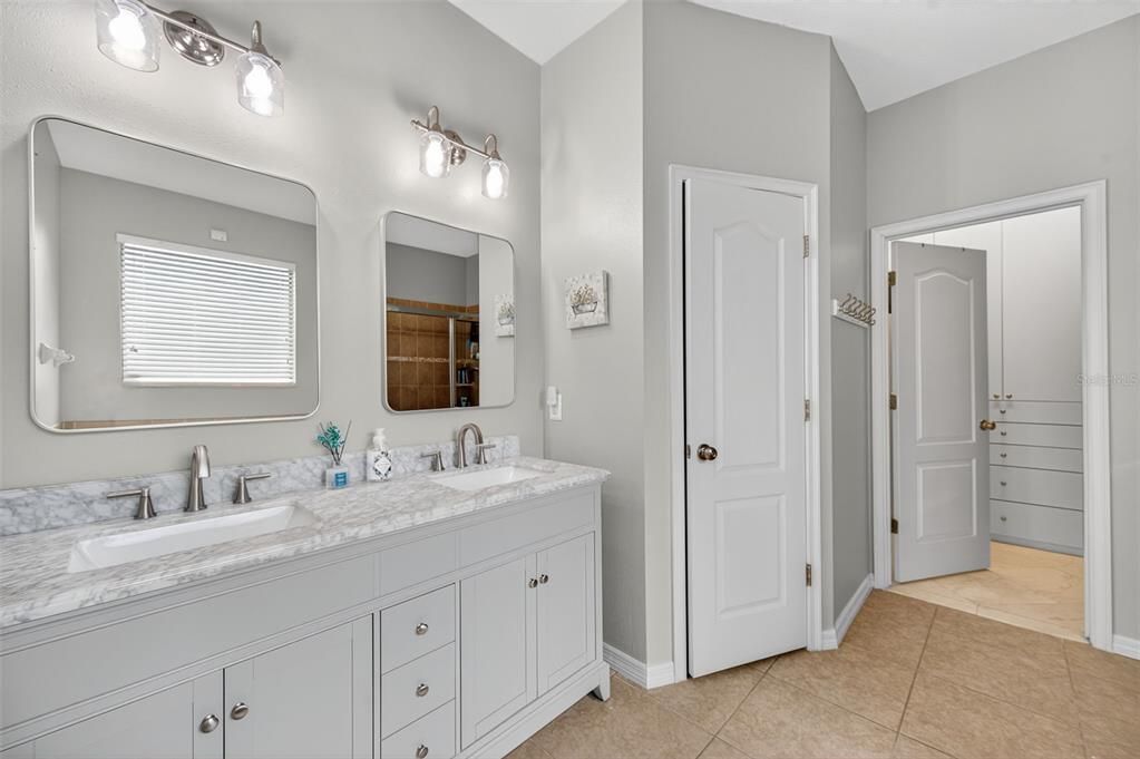 合同活跃: $650,000 (4 贝兹, 3 浴室, 2918 平方英尺)