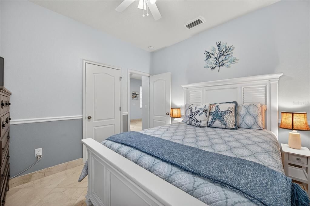 合同活跃: $650,000 (4 贝兹, 3 浴室, 2918 平方英尺)