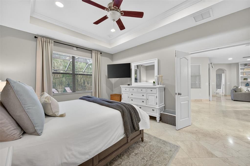 合同活跃: $650,000 (4 贝兹, 3 浴室, 2918 平方英尺)