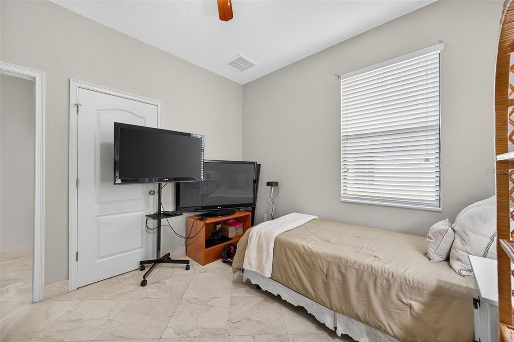 合同活跃: $650,000 (4 贝兹, 3 浴室, 2918 平方英尺)