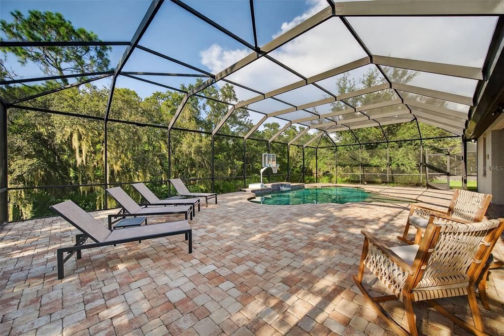 合同活跃: $650,000 (4 贝兹, 3 浴室, 2918 平方英尺)