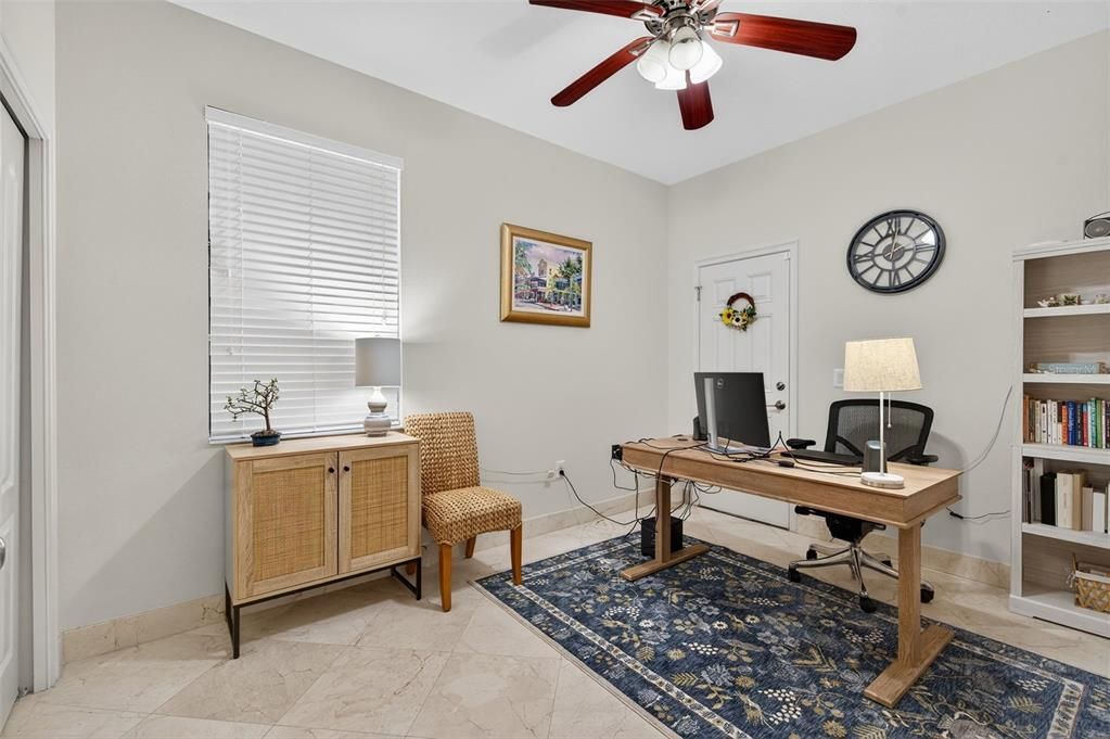 合同活跃: $650,000 (4 贝兹, 3 浴室, 2918 平方英尺)