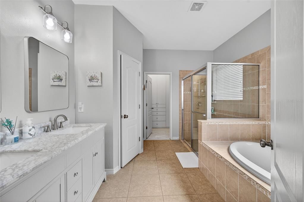 合同活跃: $650,000 (4 贝兹, 3 浴室, 2918 平方英尺)