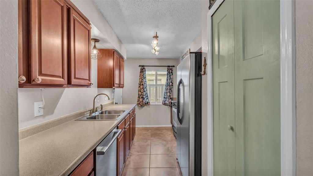 Active With Contract: $269,000 (3 beds, 2 baths, 1142 Square Feet)