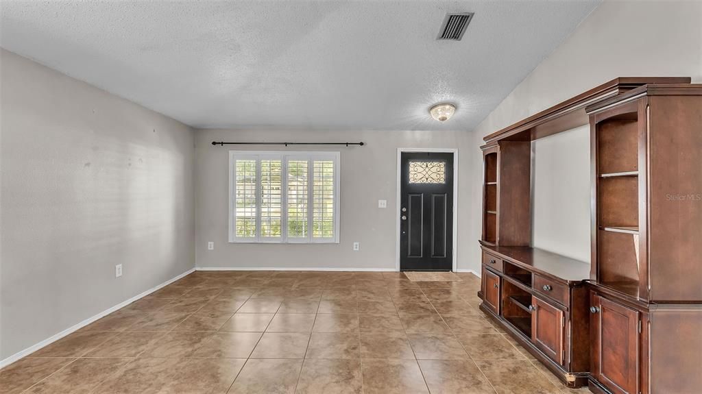 Active With Contract: $269,000 (3 beds, 2 baths, 1142 Square Feet)