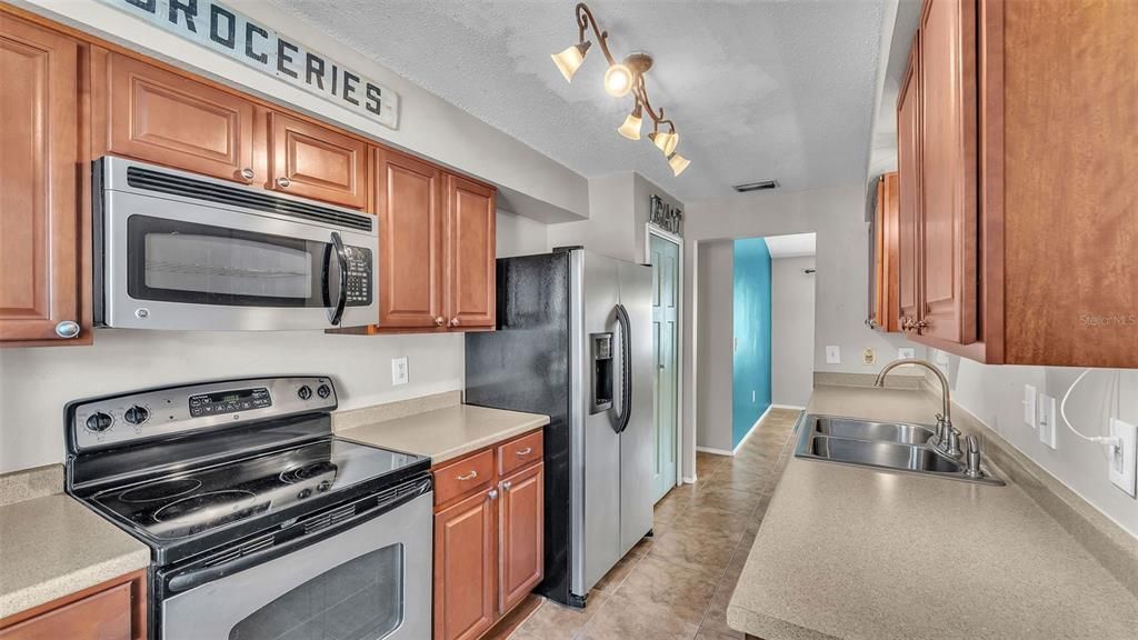 Active With Contract: $269,000 (3 beds, 2 baths, 1142 Square Feet)