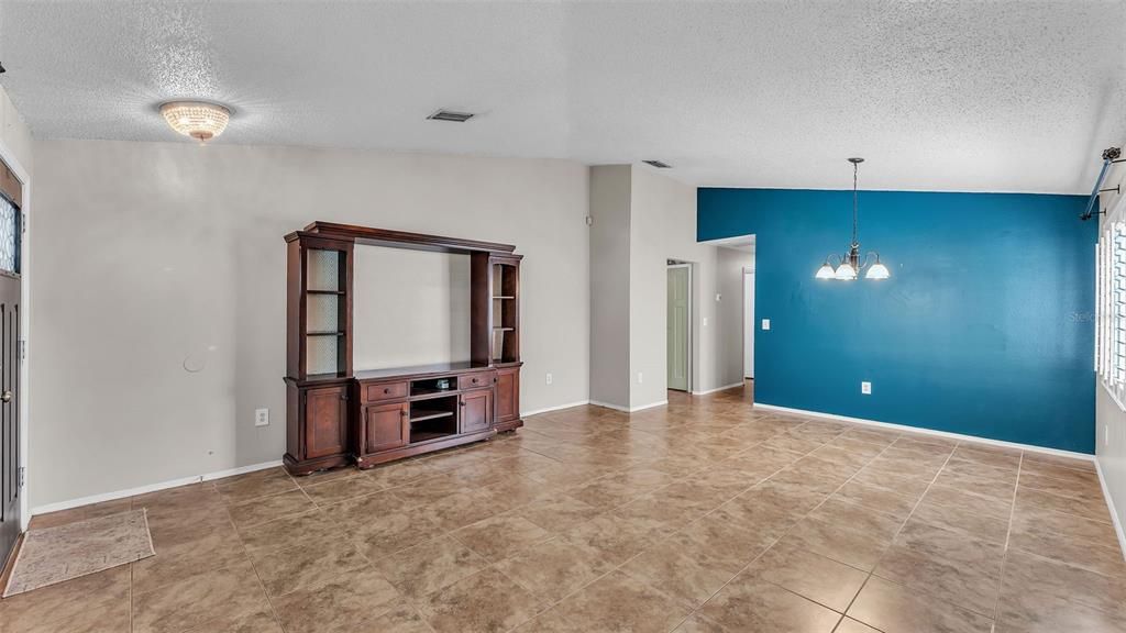 Active With Contract: $269,000 (3 beds, 2 baths, 1142 Square Feet)