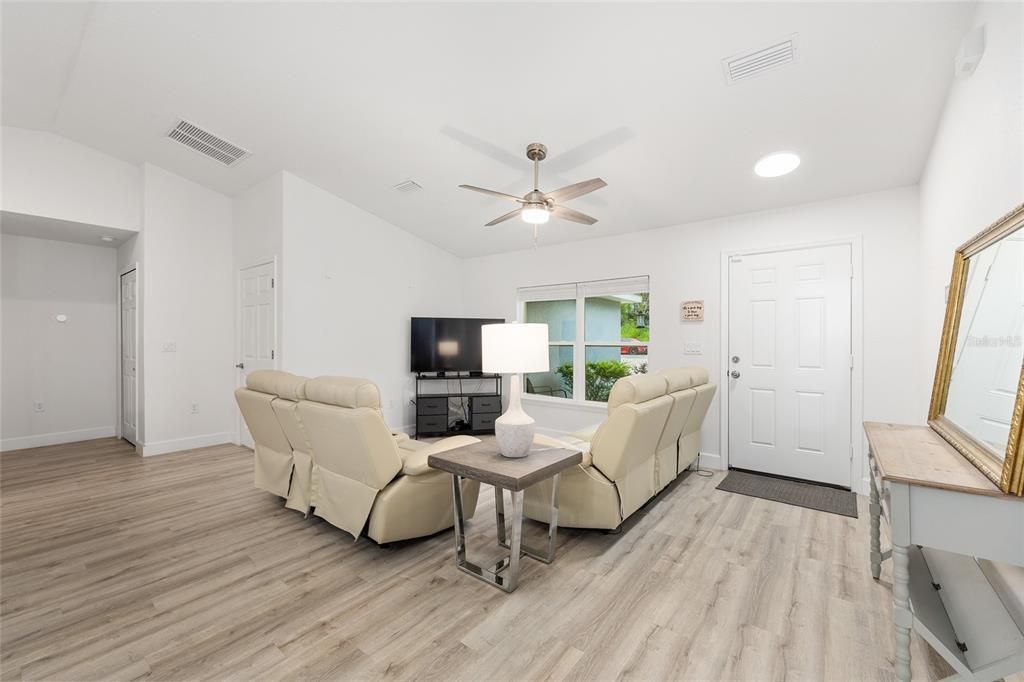 待售: $289,900 (3 贝兹, 2 浴室, 1478 平方英尺)