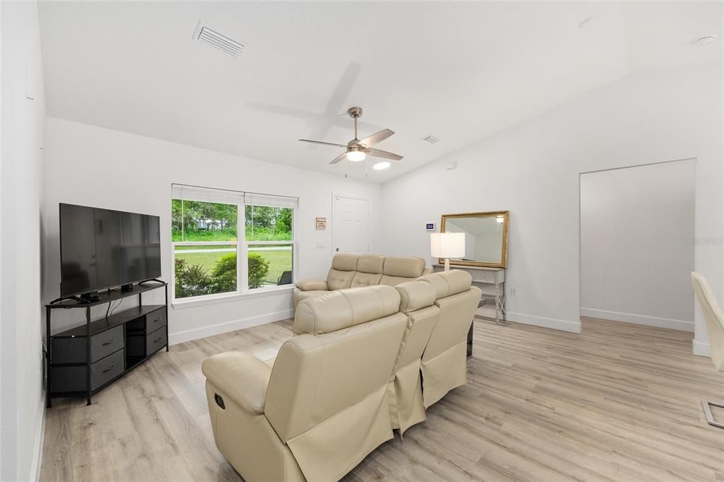 待售: $289,900 (3 贝兹, 2 浴室, 1478 平方英尺)