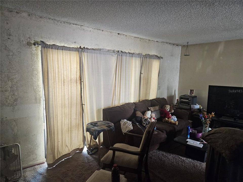 Active With Contract: $101,600 (2 beds, 2 baths, 1123 Square Feet)