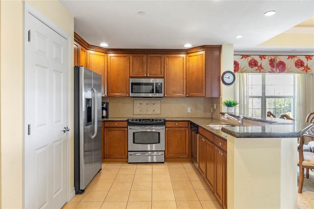 For Sale: $390,000 (3 beds, 3 baths, 1755 Square Feet)