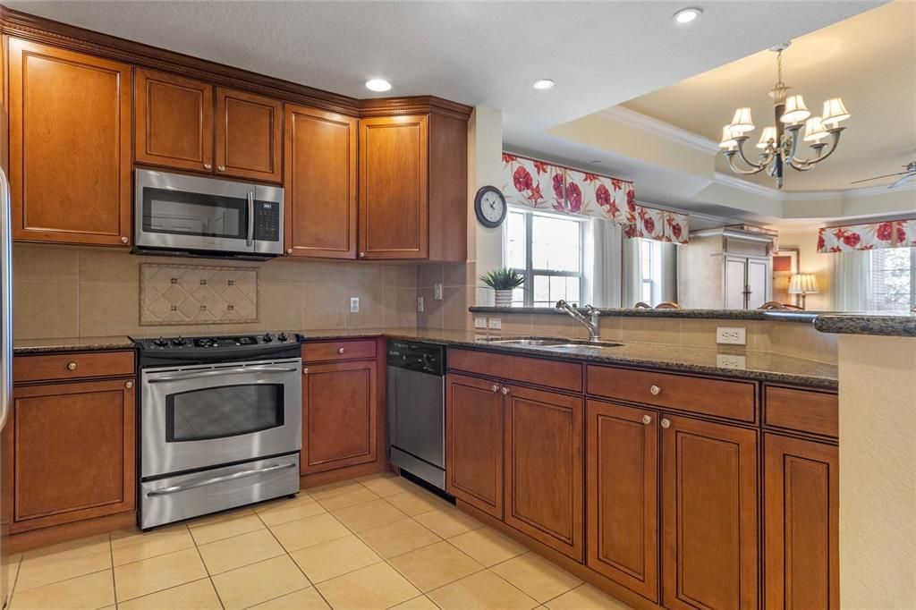 For Sale: $390,000 (3 beds, 3 baths, 1755 Square Feet)