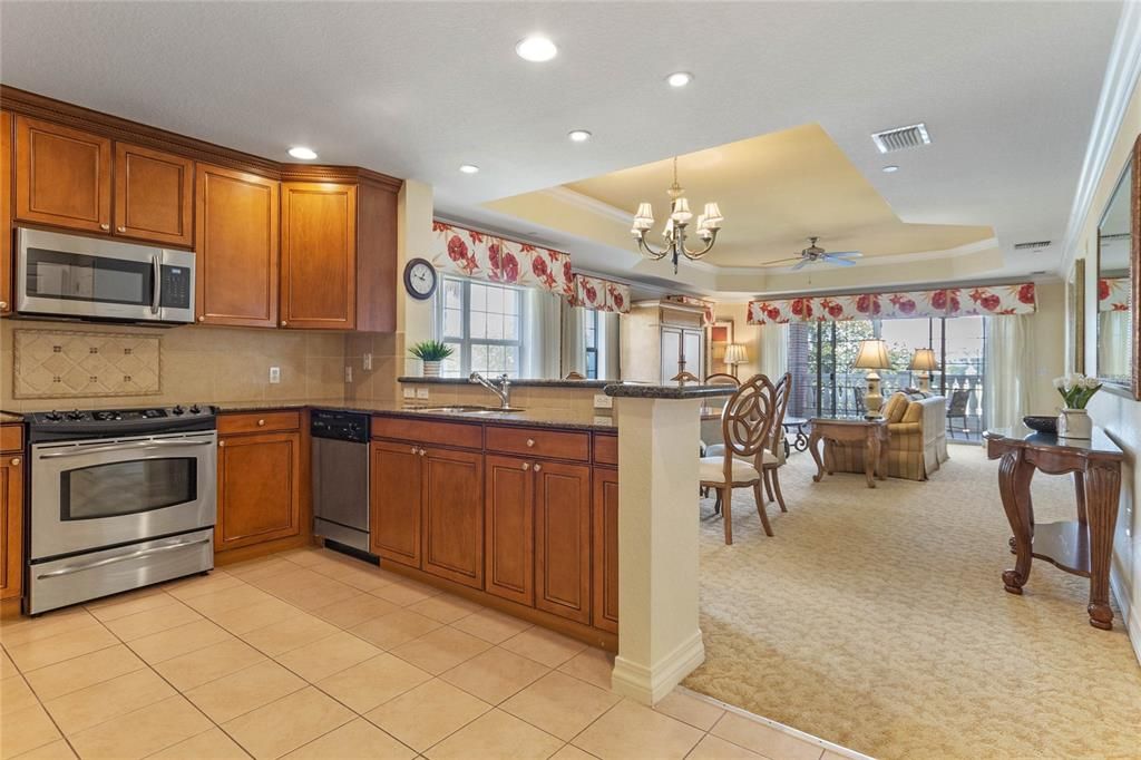 For Sale: $390,000 (3 beds, 3 baths, 1755 Square Feet)