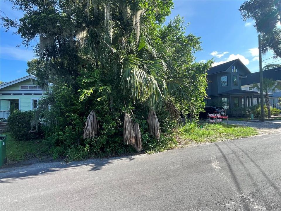 待售: $200,000 (0.16 acres)