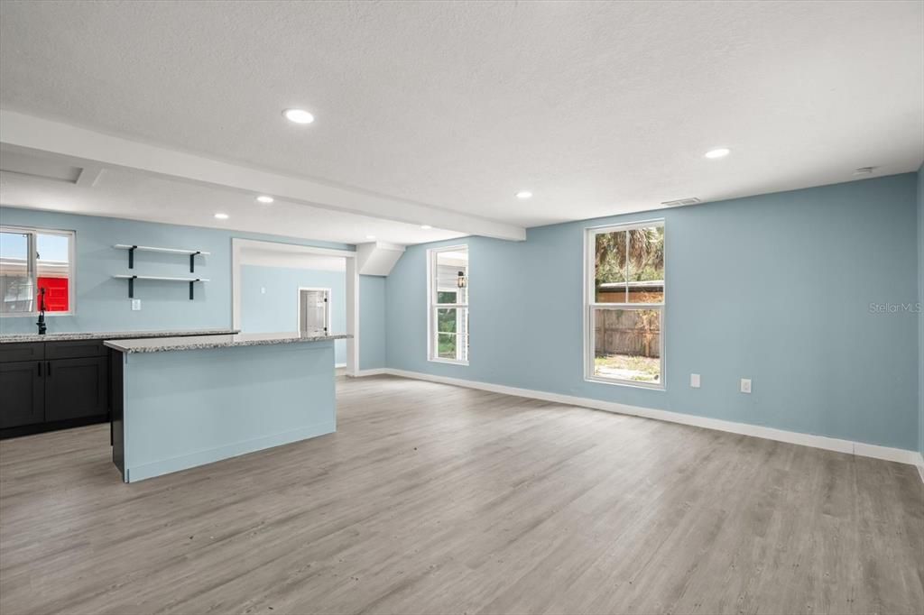 待售: $238,000 (4 贝兹, 2 浴室, 1404 平方英尺)