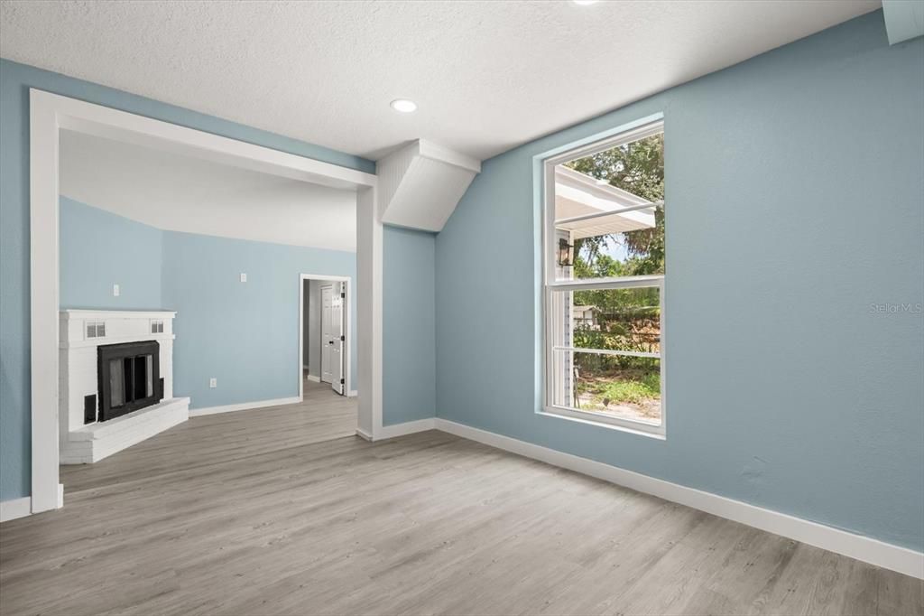 待售: $238,000 (4 贝兹, 2 浴室, 1404 平方英尺)