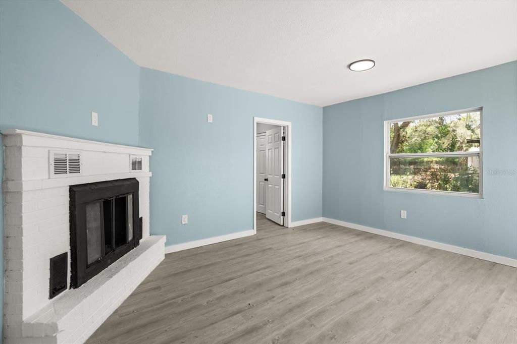 待售: $238,000 (4 贝兹, 2 浴室, 1404 平方英尺)