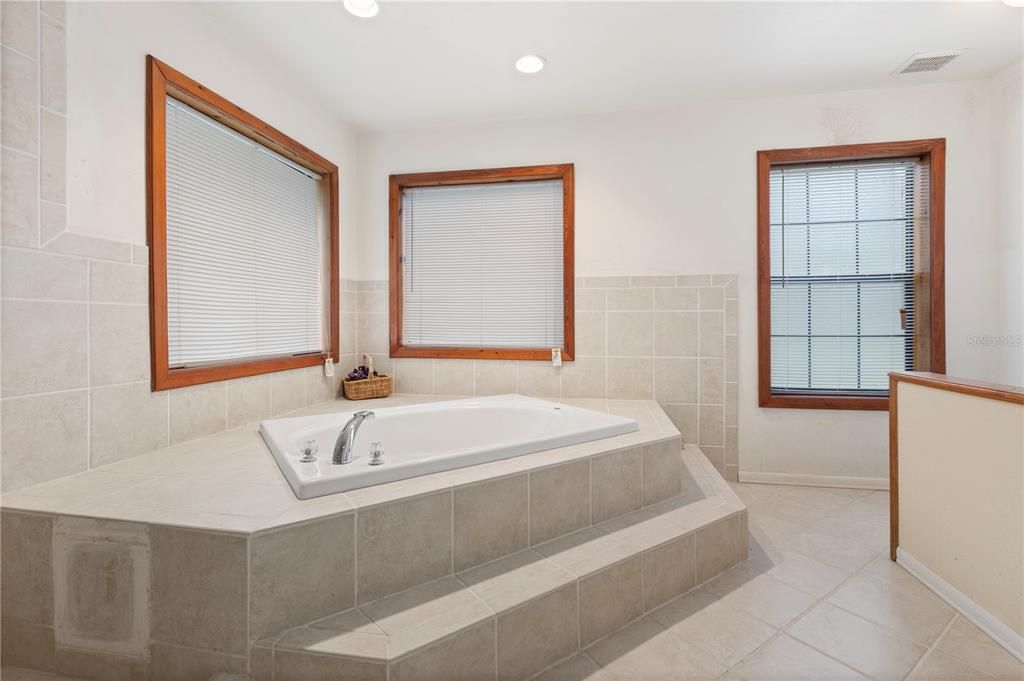 For Sale: $550,000 (3 beds, 2 baths, 2357 Square Feet)