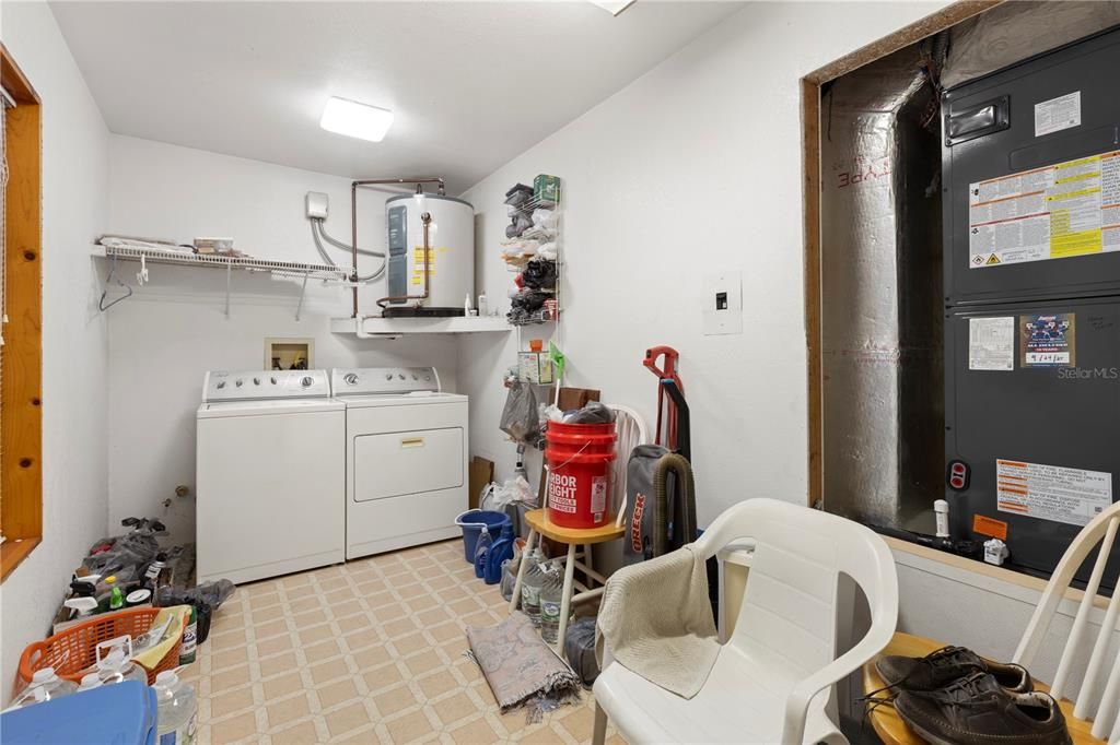 For Sale: $550,000 (3 beds, 2 baths, 2357 Square Feet)