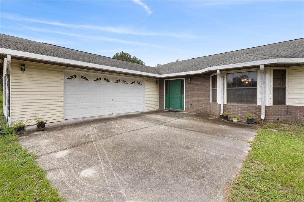 For Sale: $550,000 (3 beds, 2 baths, 2357 Square Feet)