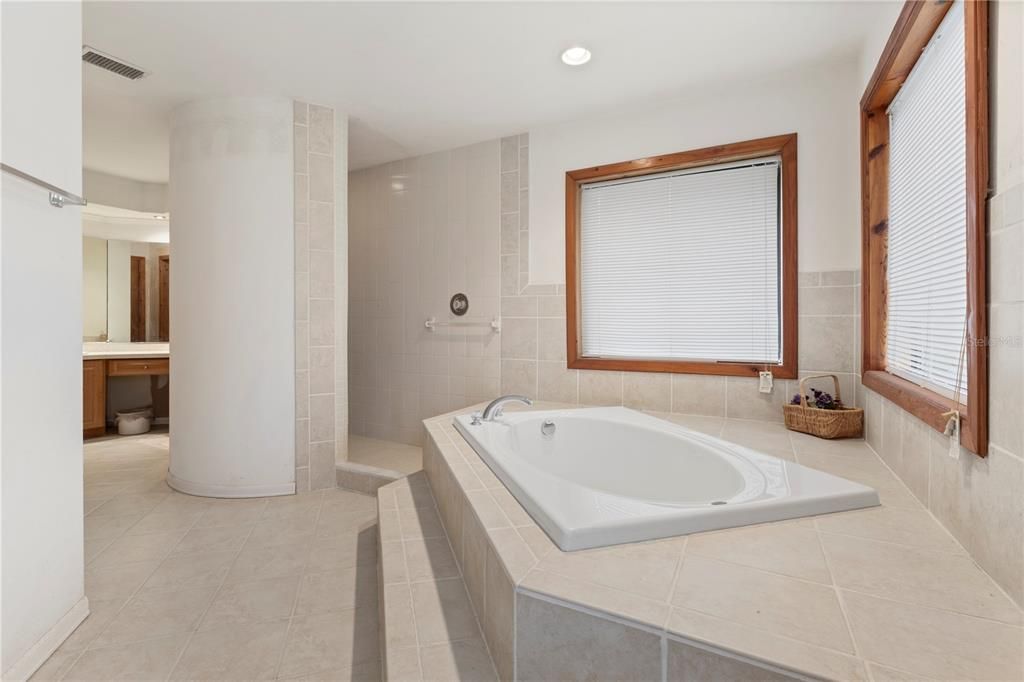 For Sale: $550,000 (3 beds, 2 baths, 2357 Square Feet)