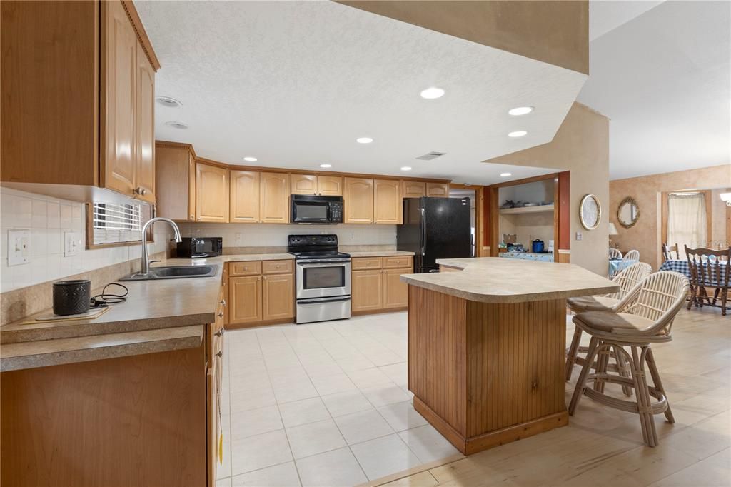 For Sale: $550,000 (3 beds, 2 baths, 2357 Square Feet)