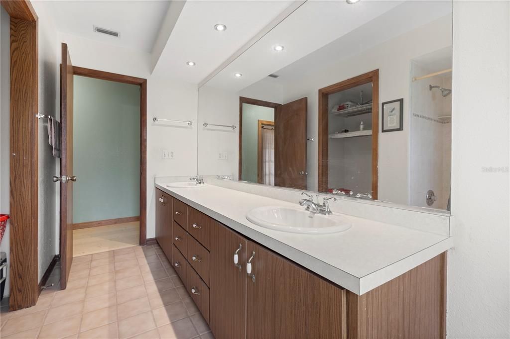 For Sale: $550,000 (3 beds, 2 baths, 2357 Square Feet)