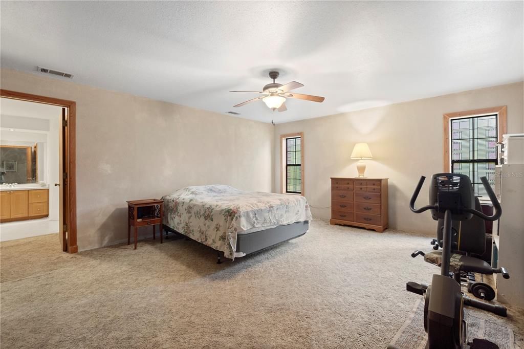 For Sale: $550,000 (3 beds, 2 baths, 2357 Square Feet)