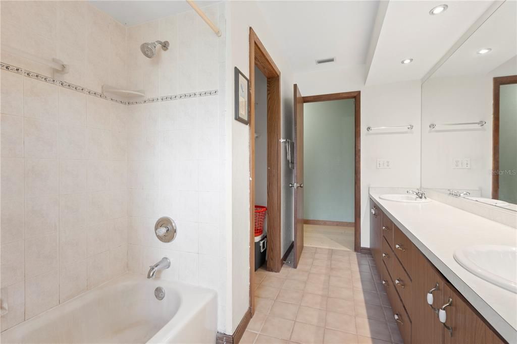 For Sale: $550,000 (3 beds, 2 baths, 2357 Square Feet)