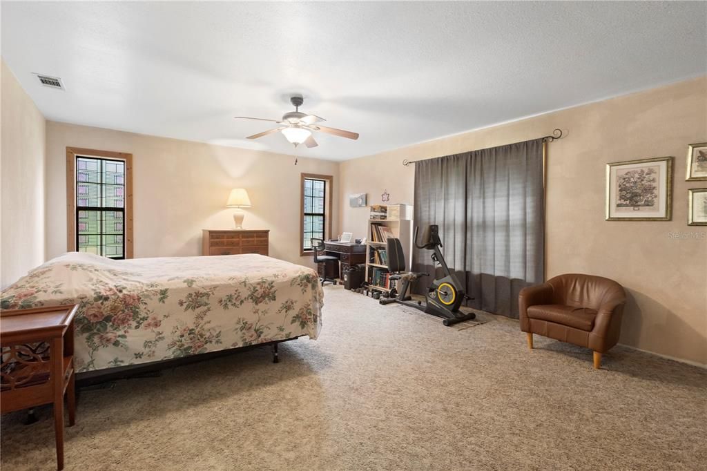 For Sale: $550,000 (3 beds, 2 baths, 2357 Square Feet)