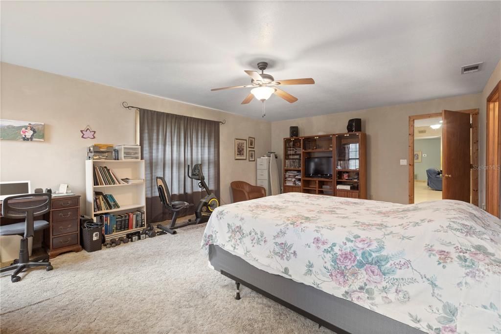 For Sale: $550,000 (3 beds, 2 baths, 2357 Square Feet)