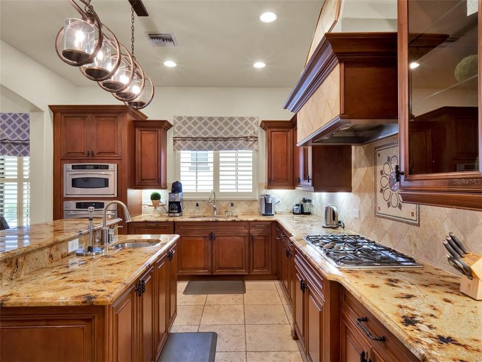 待售: $1,610,000 (7 贝兹, 6 浴室, 5917 平方英尺)